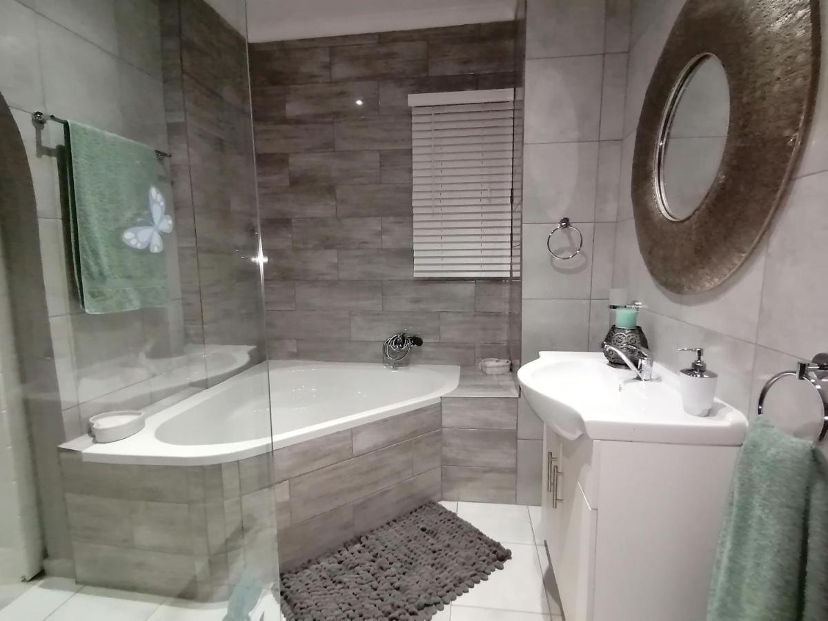 Roxy'S Rest Guest House Vanderbijlpark Luaran gambar