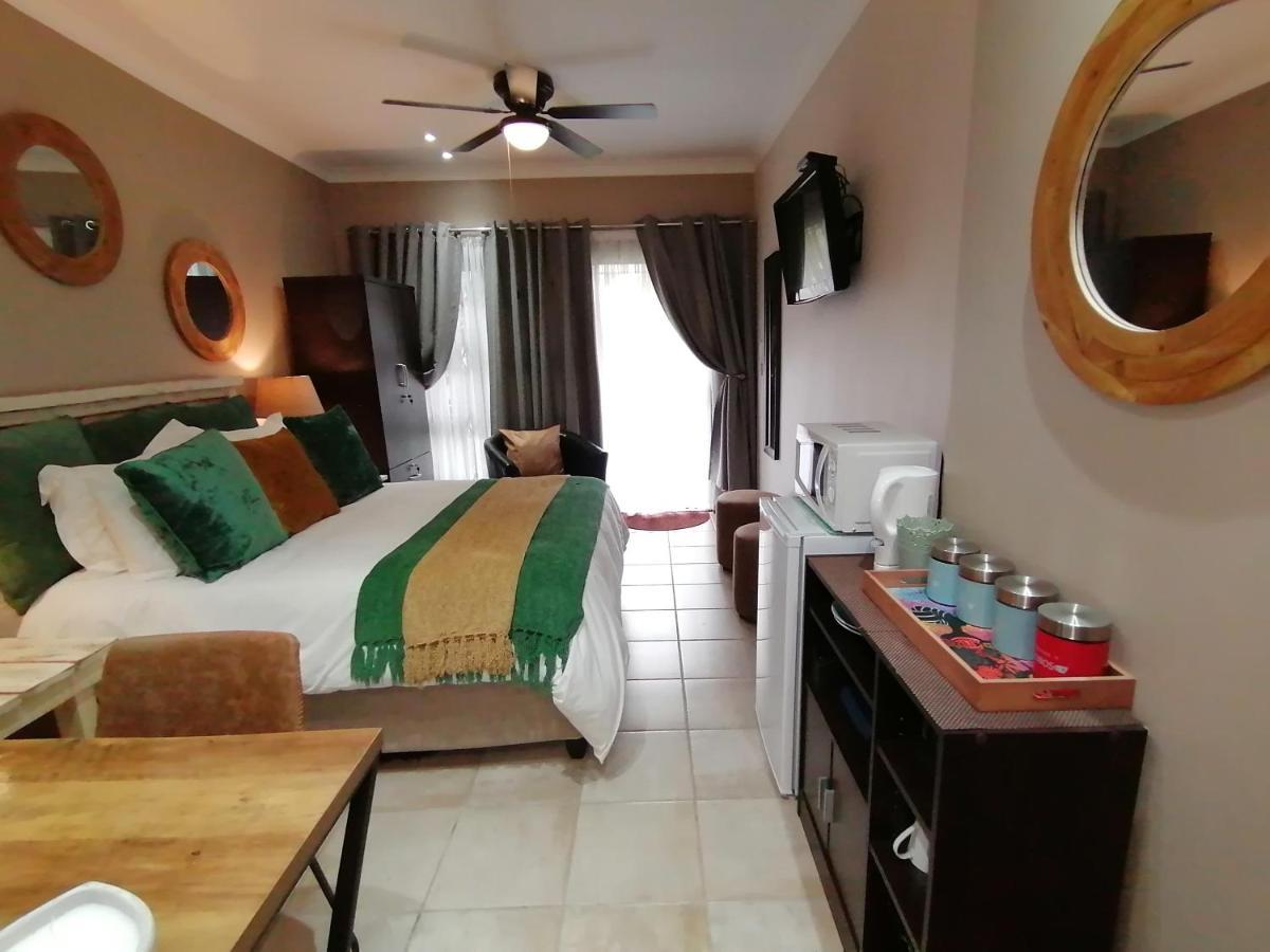 Roxy'S Rest Guest House Vanderbijlpark Luaran gambar