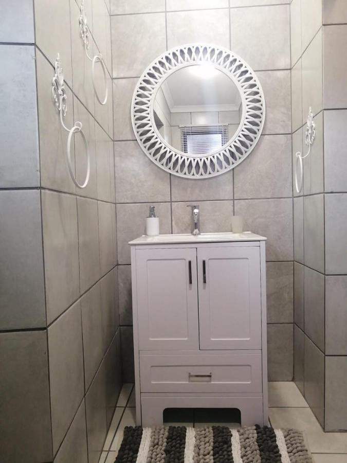 Roxy'S Rest Guest House Vanderbijlpark Luaran gambar